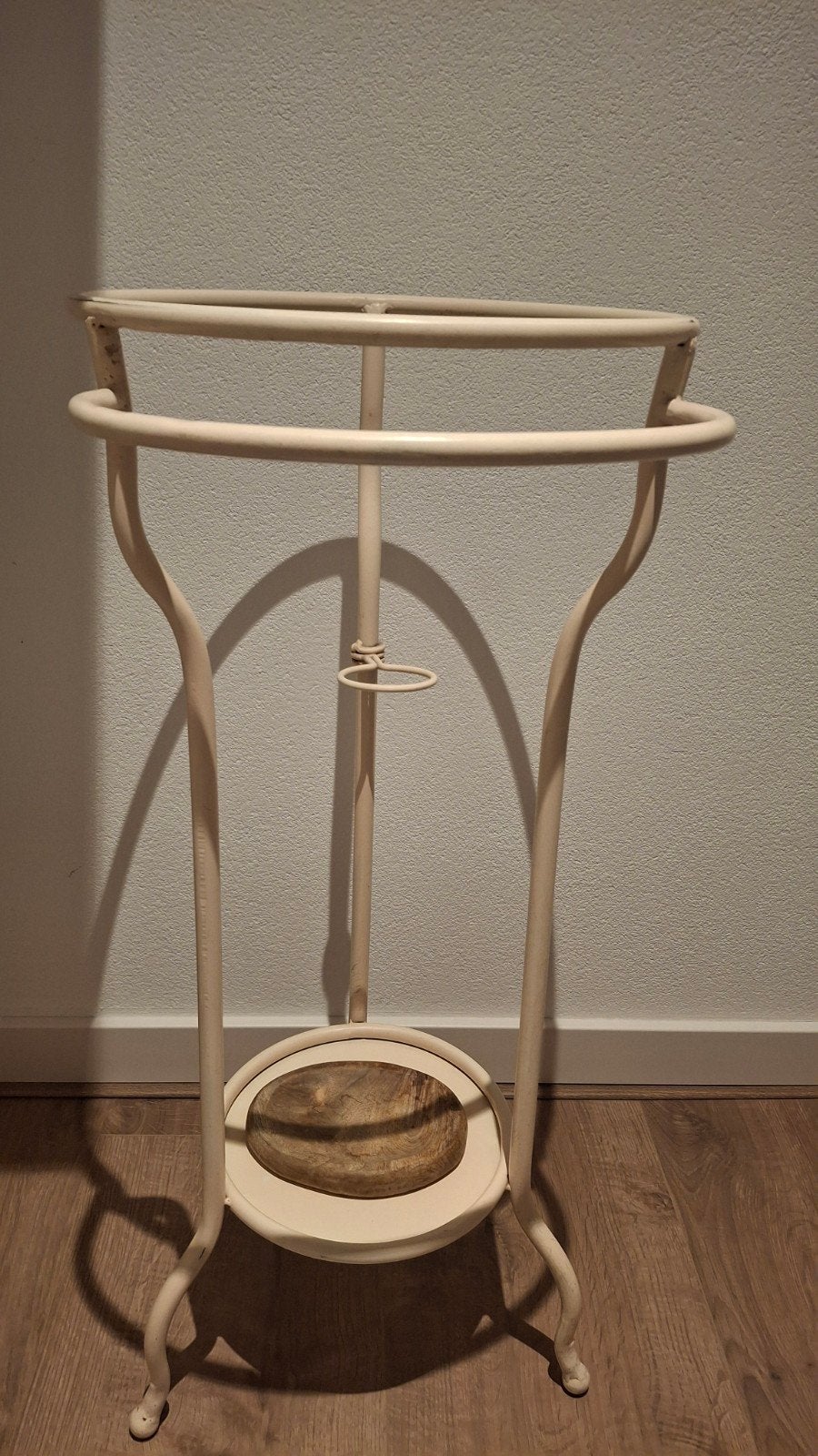 Decoratie schaal/handoeken rekje ,op standaard!, Ophalen, Gebruikt, Beige, Handdoekenrek
