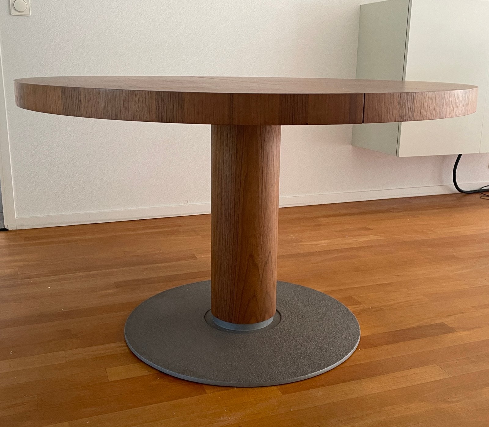 Uitschuifbare eettafel - Walnoot fineer, Huis en Inrichting, Ophalen, Gebruikt, 100 tot 150 cm, Rond