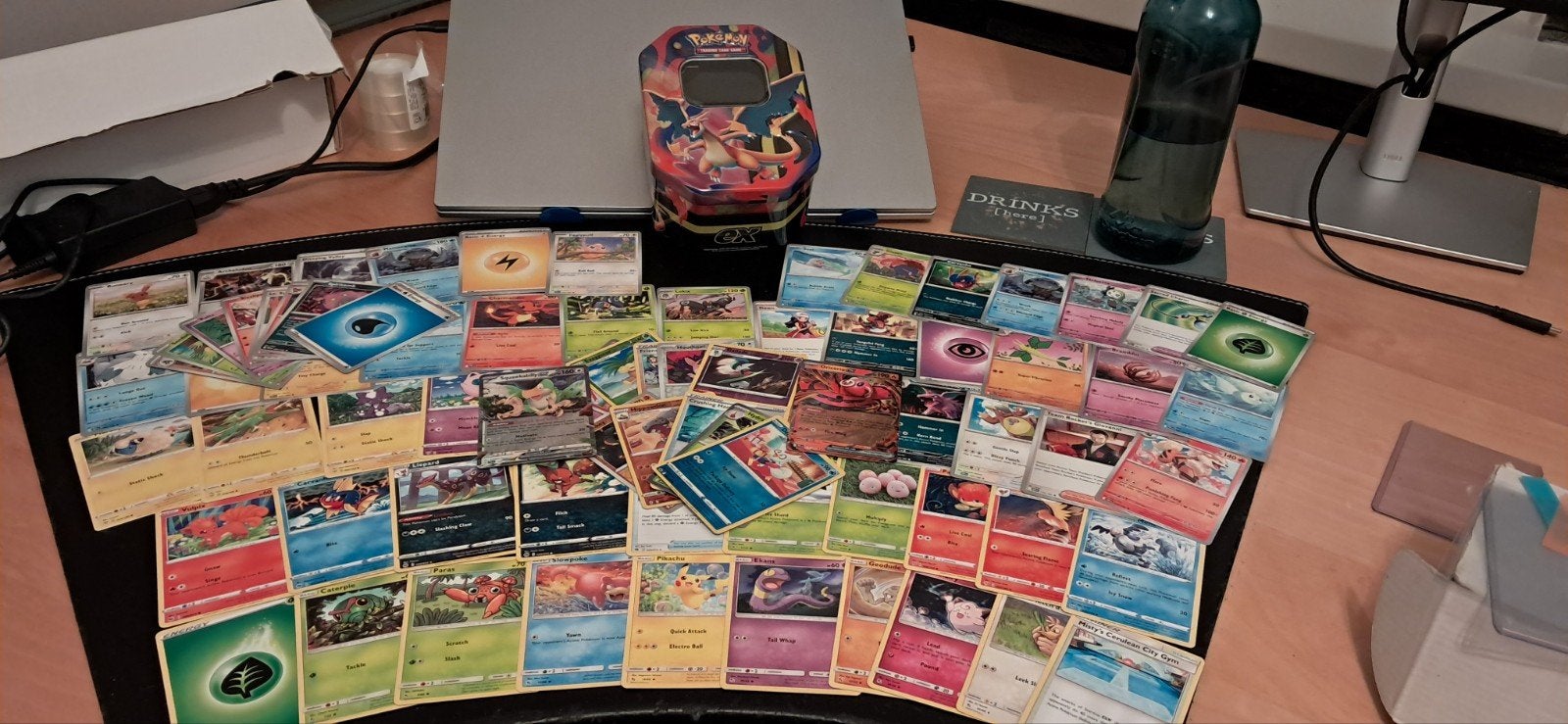 Cadeautip! - Blik met 70+ pokemon kaarten, meer beschikbaar, Ophalen of Verzenden, Nieuw, Meerdere kaarten, Foil