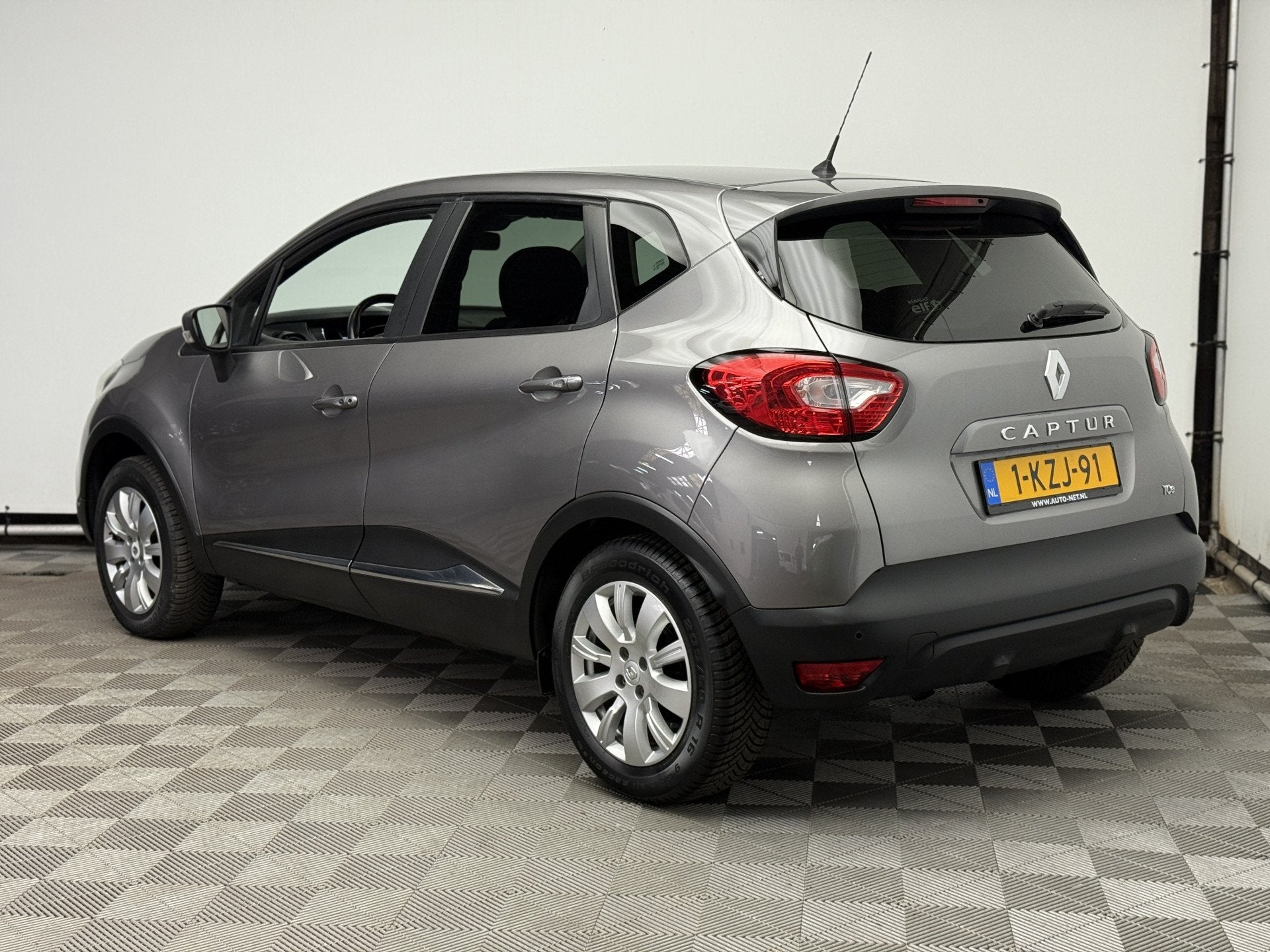 Renault Captur 0.9 TCe Expression Navi Camera 1e Eigenaar, Auto's, Voorwielaandrijving, Stof, Gebruikt, Met garantie (alle)