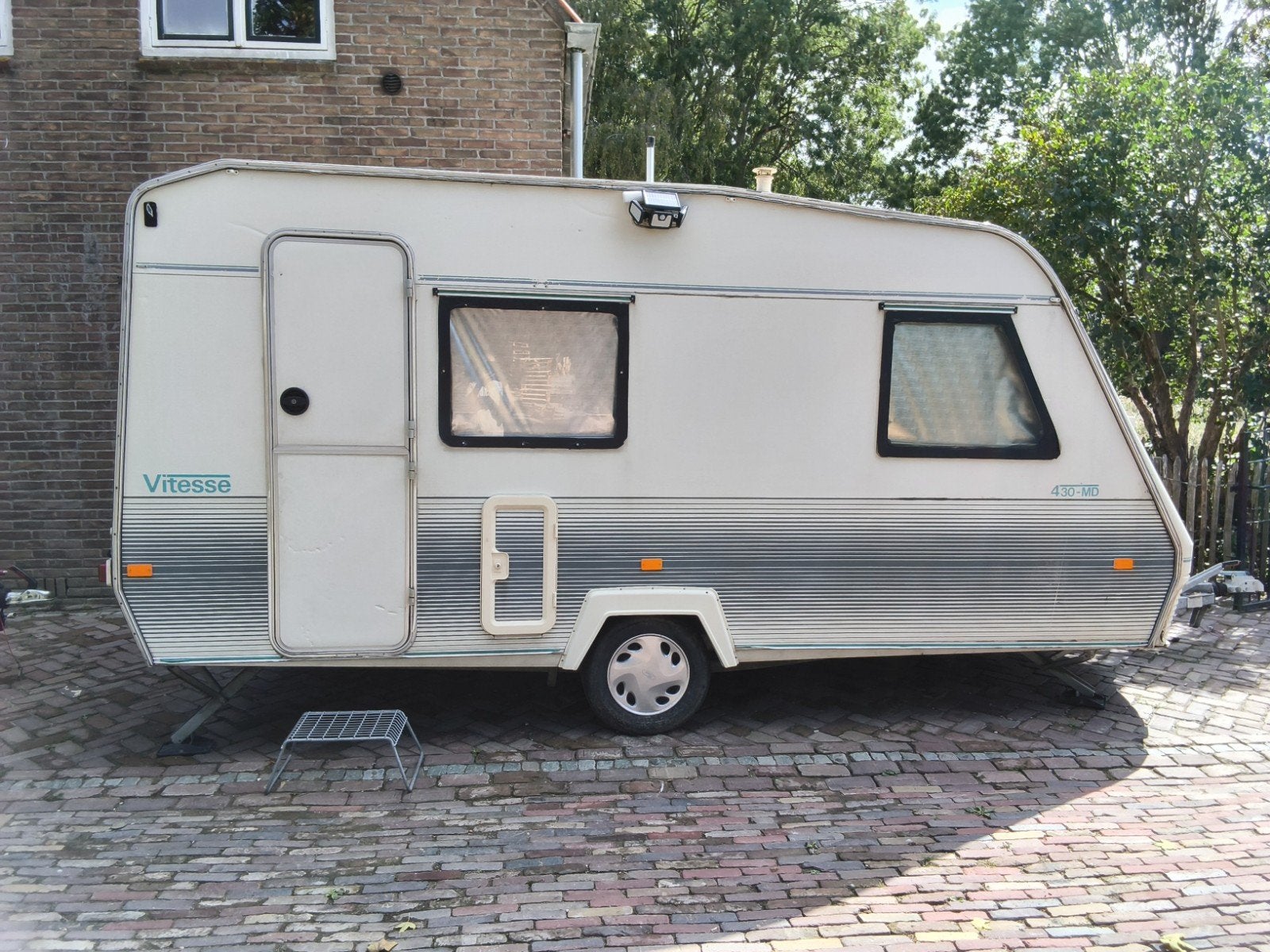 Beyerland Vitesse 430 MD opknapper met voortent, Caravans en Kamperen, Treinzit, Particulier, 4 tot 5 meter, Tot en met 4