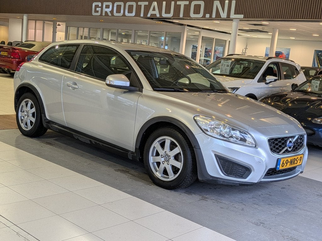 Volvo C30 2.0 Kinetic Airco, Stuurbekrachiging (bj 2010), Stof, Gebruikt, 4 cilinders, 4 stoelen