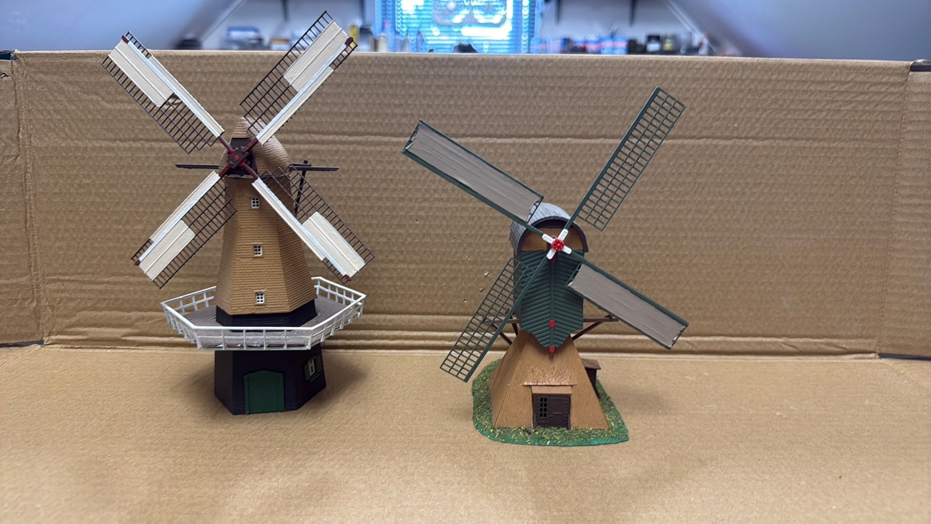 2 molens, Hobby en Vrije tijd, Modeltreinen | H0, Overige merken, Gebruikt, Gelijkstroom of Wisselstroom, Brug, Tunnel of Gebouw