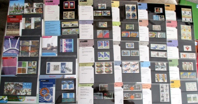 ZWARE DOOS VOL POSTZEGELS kavel 95, Postzegels en Munten, Verzenden, Nederland en Buitenland