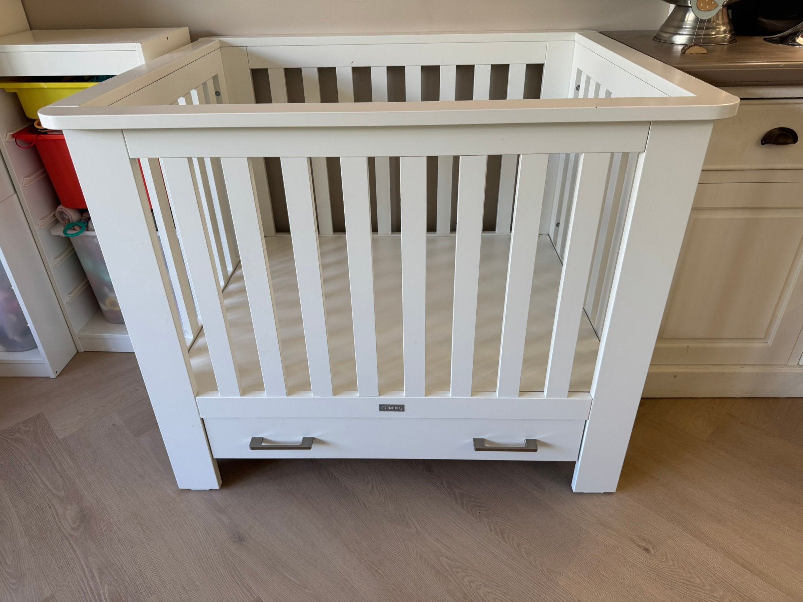 Stevige witte box, Kinderen en Baby's, Ophalen, Gebruikt, Vierkant, In hoogte verstelbaar
