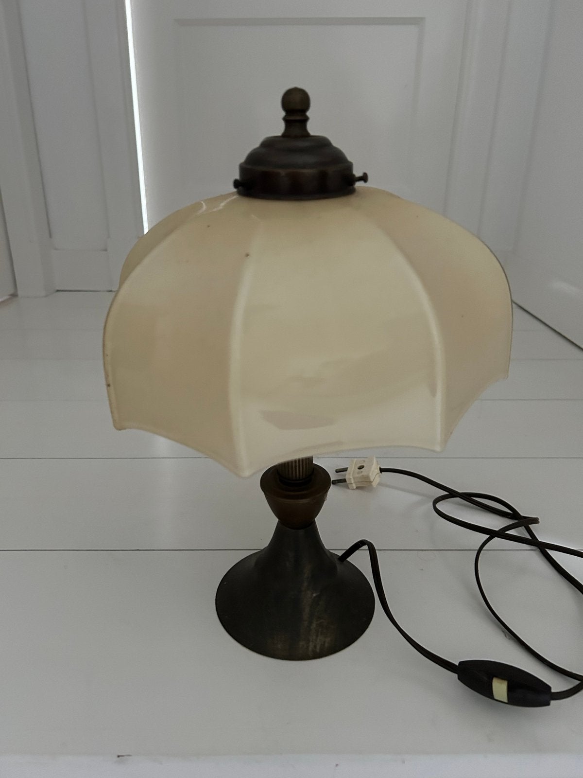 Vintage tafellamp met mooie glazen kap, Ophalen