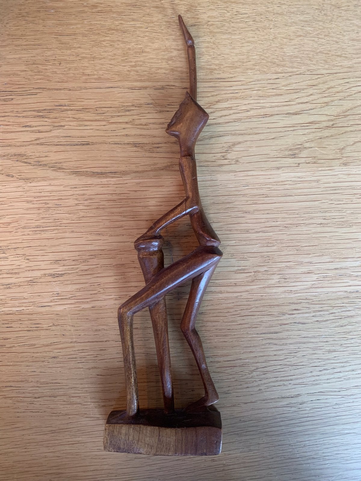 Houten Afrikaans houtsnijwerk beeldje (31cm), Houtsnijwerk, Ophalen of Verzenden, Handgemaakt, 20 - 50 cm