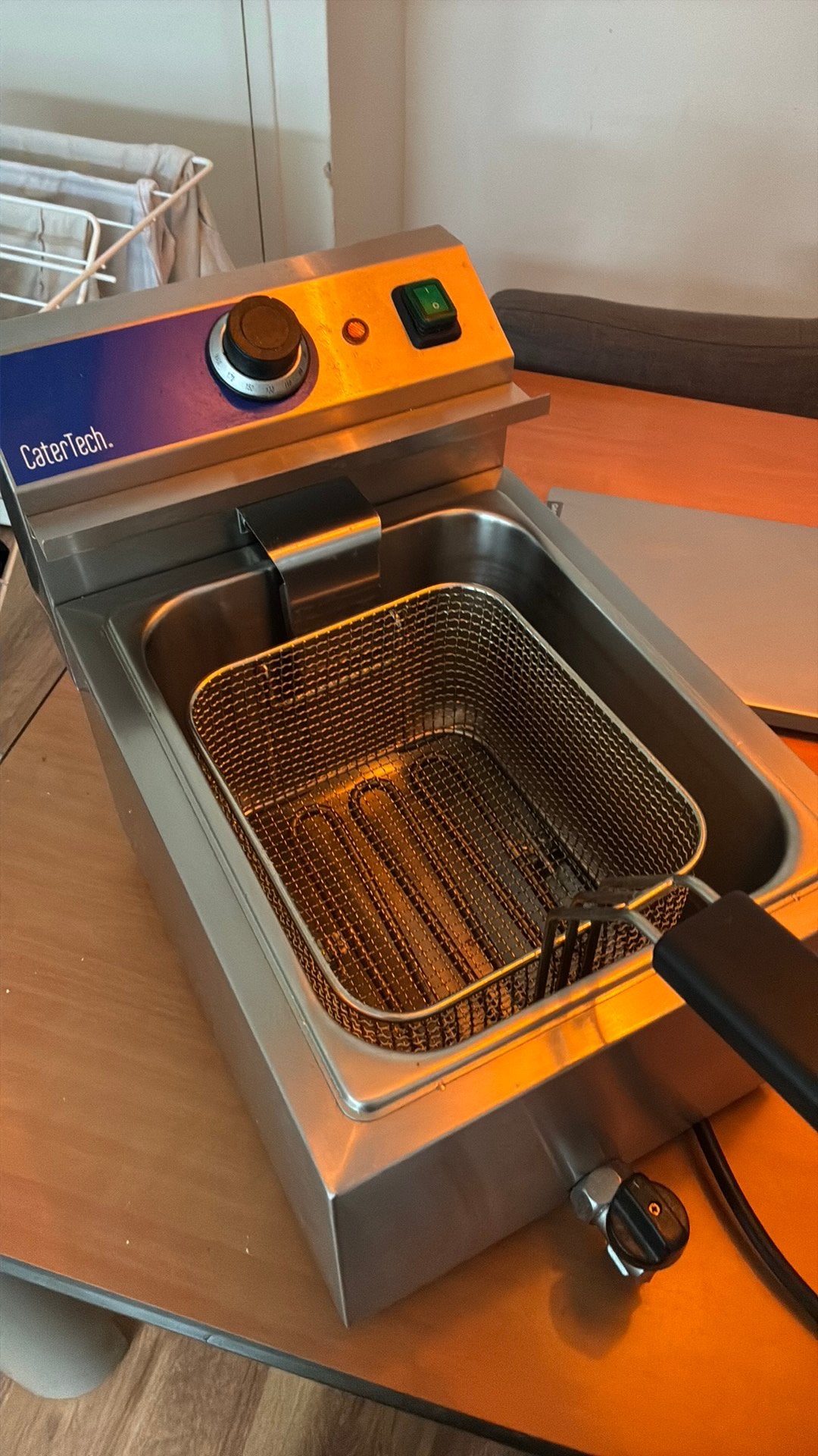 CaterTech Professionele Friteuse - Zo goed als nieuw, 4 liter of meer, Ophalen of Verzenden, Zo goed als nieuw, Uitneembare binnenpan