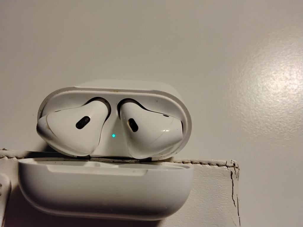 Apple airpods, eerste generatie in super mooie conditie, Telecommunicatie, Mobiele telefoons | Oordopjes, Ophalen of Verzenden