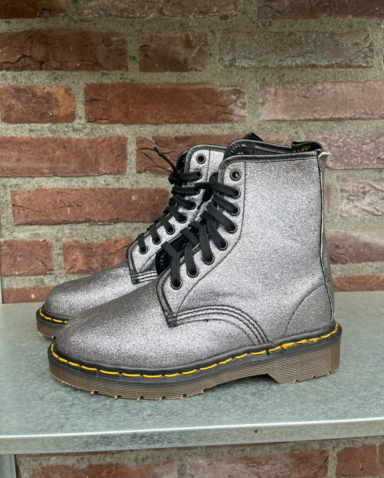 Dr. Martens 1460 MIE Glitter maat Uk 3/ Eu 36, Dr. Martens, Docs, Lage of Enkellaarzen, Ophalen of Verzenden