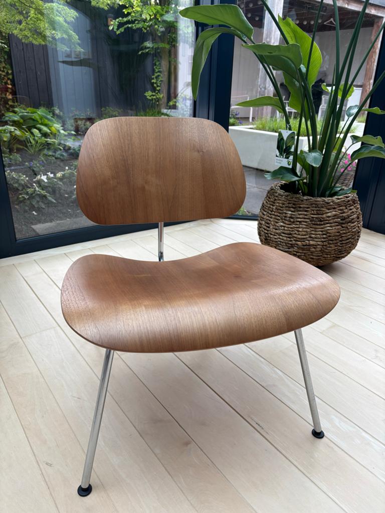 Vitra Eames Plywood Group Stoel - Walnoot, Ophalen, Overige kleuren, Zo goed als nieuw, Eén