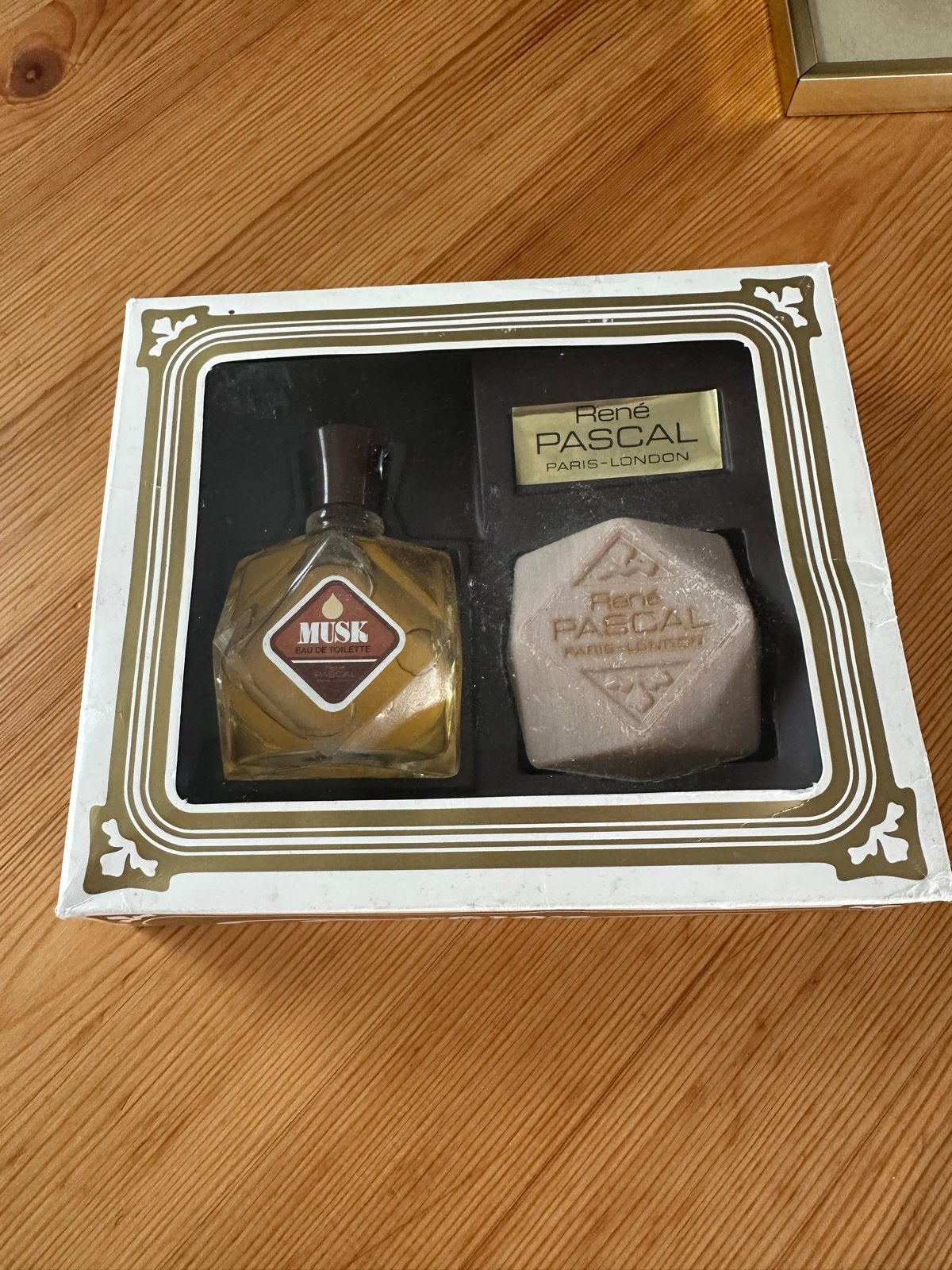 René Pascal Musk Cadeauset - Vintage Parfum en Zeep, Verzamelen, Ophalen of Verzenden, Zo goed als nieuw