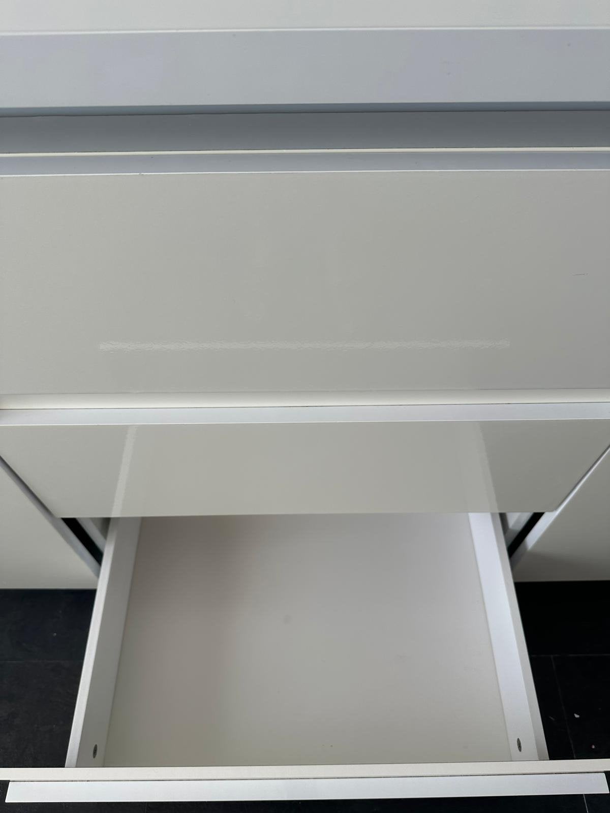 Foto 5 van WITTE TV KAST