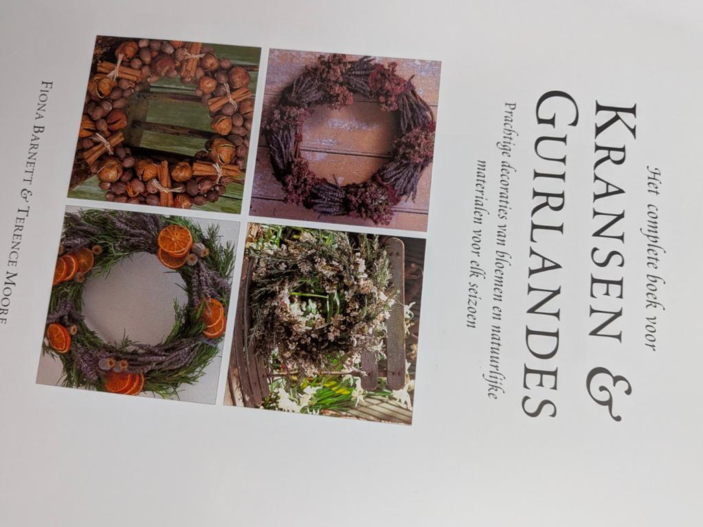 Het complete handboek voor Kransen en Guirlandes, Ophalen of Verzenden, Zo goed als nieuw, Scrapbooking en Knutselen, Fiona Barnett & Terence Moore