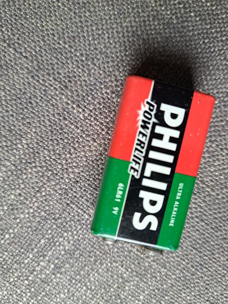 2 ongebruikte batterijen: Philips 9V en Duracell C2, Ophalen of Verzenden, Nieuw