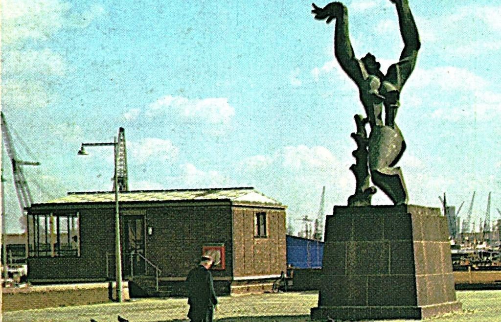 914241 Rotterdam Zadkine ZH 1970 Gelopen met postzegel, Verzamelen, Ansichtkaarten | Nederland, Ophalen of Verzenden, 1960 tot 1980