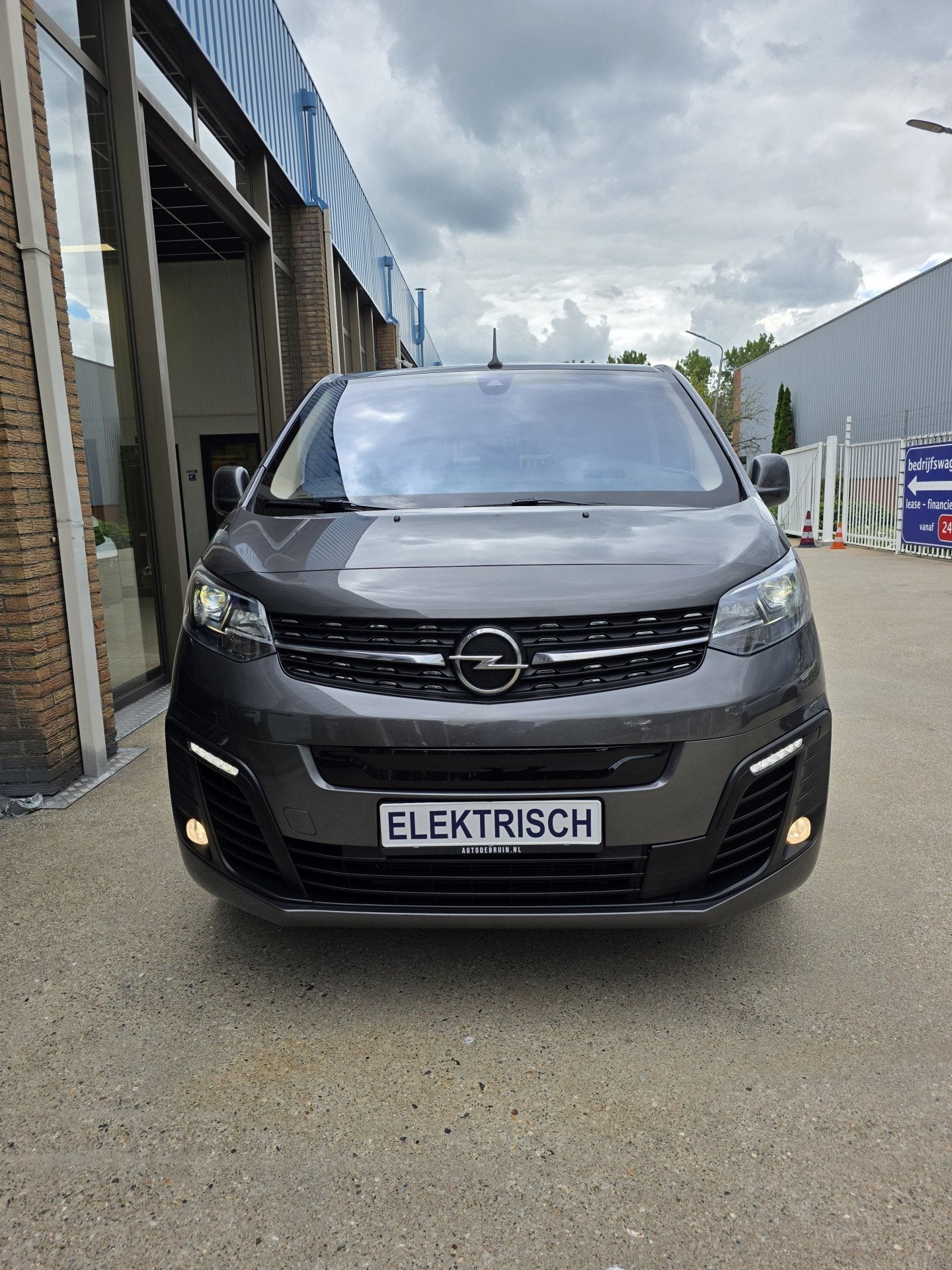 Opel Vivaro /Zafira-e L2 Innovation 50 kWh Links & Rechts sc, Origineel Nederlands, Automatische klimaatregeling, 55 kWh, Zilver of Grijs