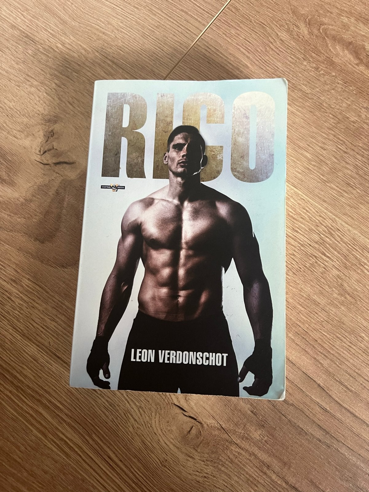 Boek Rico Verhoeven - Het onthullende levensverhaal, Ophalen of Verzenden, Gelezen, Sport
