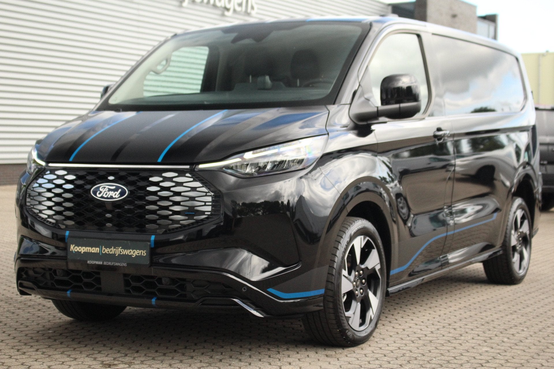 Ford E-Transit Custom 320 L1H1 Sport | 71kWh | 160kW/218pk |, Automaat, 71 kWh, Zwart, 348 km