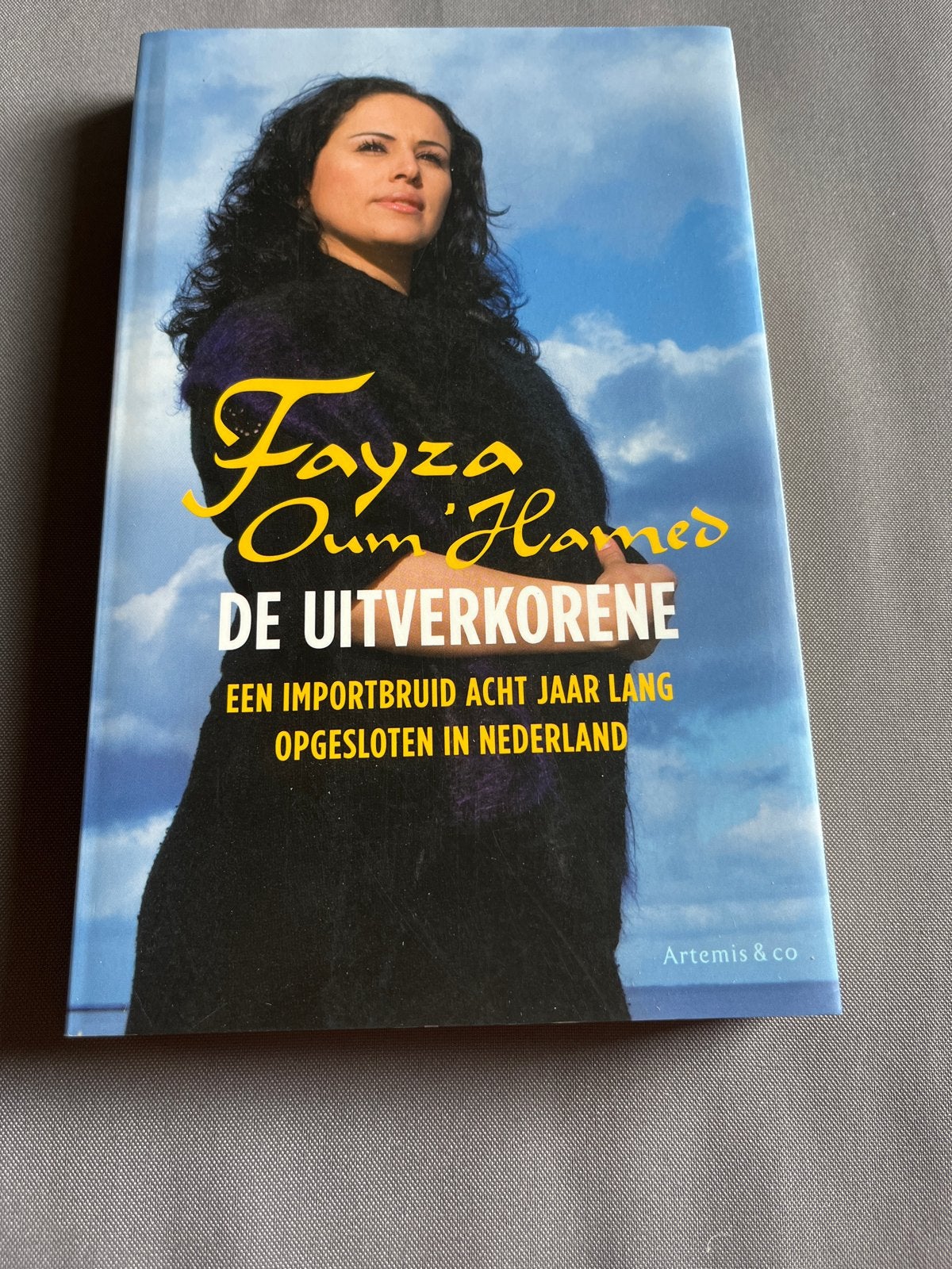De Uitverkorene - Fayza Oum'Hamed (Zo goed als nieuw), Ophalen of Verzenden, Zo goed als nieuw, Nederland