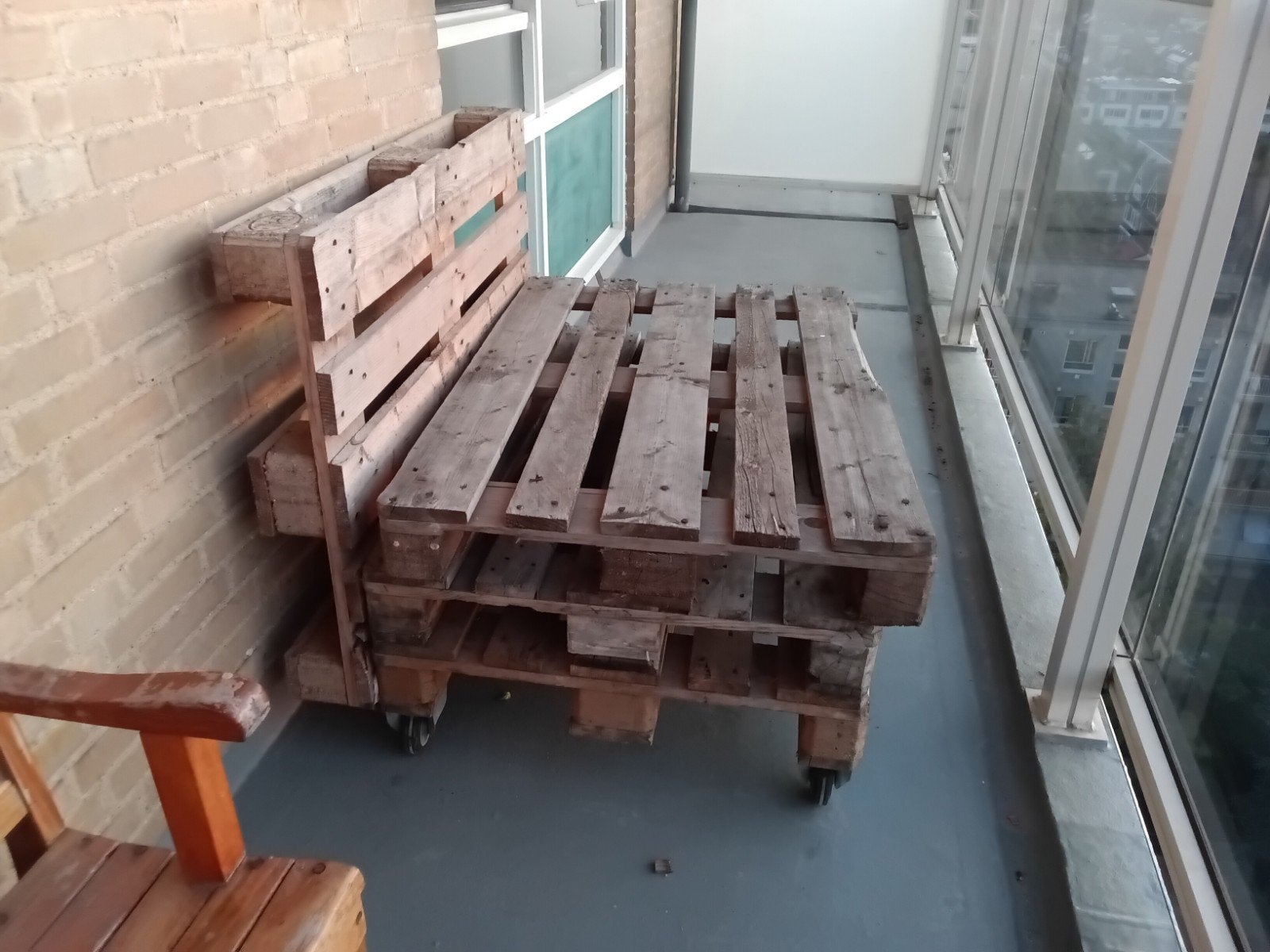 Gratis afhalen: Pallets en wieltjes, Doe-het-zelf en Verbouw, Hout en Planken, Ophalen, Minder dan 25 mm, Pallet, Minder dan 200 cm