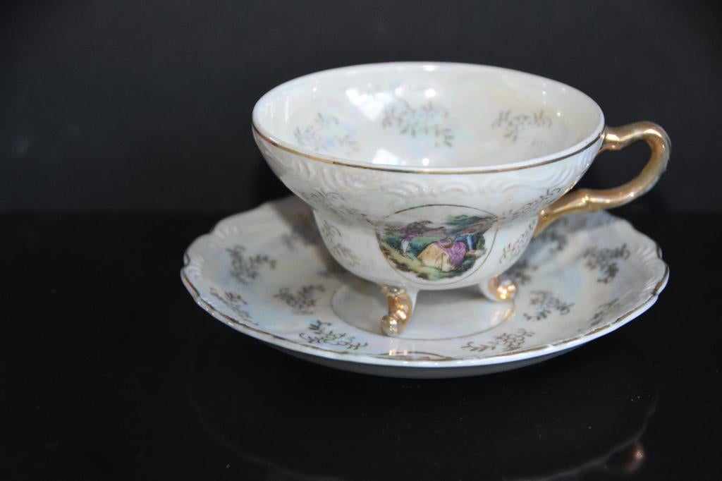 Kop en schotel Limoges Versailles decor Fragonard, Antiek en Kunst, Antiek | Servies los, Verzenden