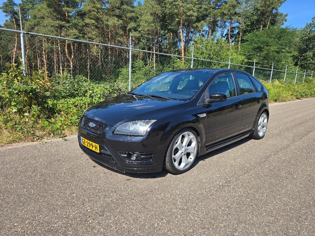 Ford Focus 2.5 20V Turbo 166KW 5D 2006 Zwart, Auto's, Stof, 1337 kg, Handgeschakeld, Grijs