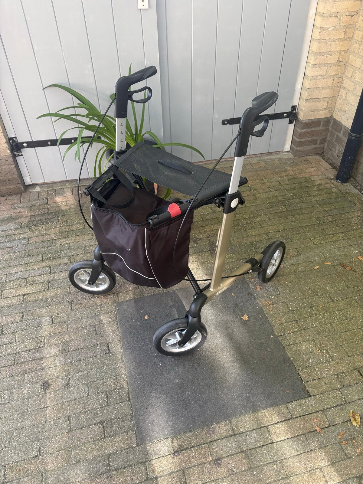 Lichtgewicht Rehasense Server rollator, Diversen, Ophalen of Verzenden, Lichtgewicht, Gebruikt