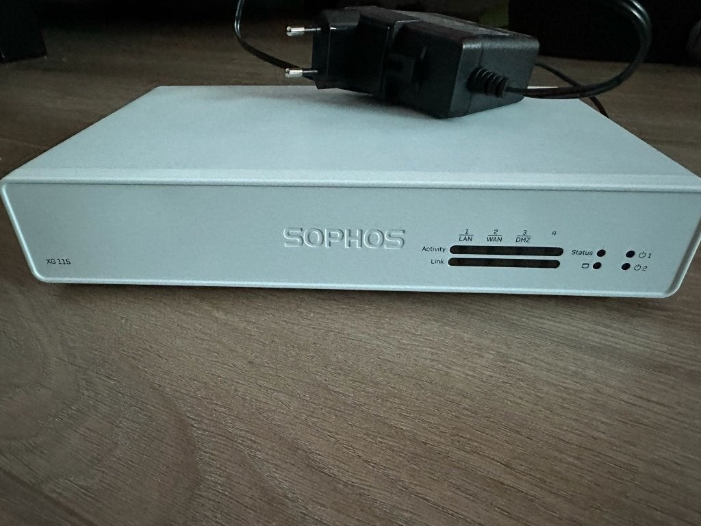 Sophos XG115 Rev. 3 (Firewall / Security Appliance), Computers en Software, Verzenden, Gebruikt, Router met modem, Sophos