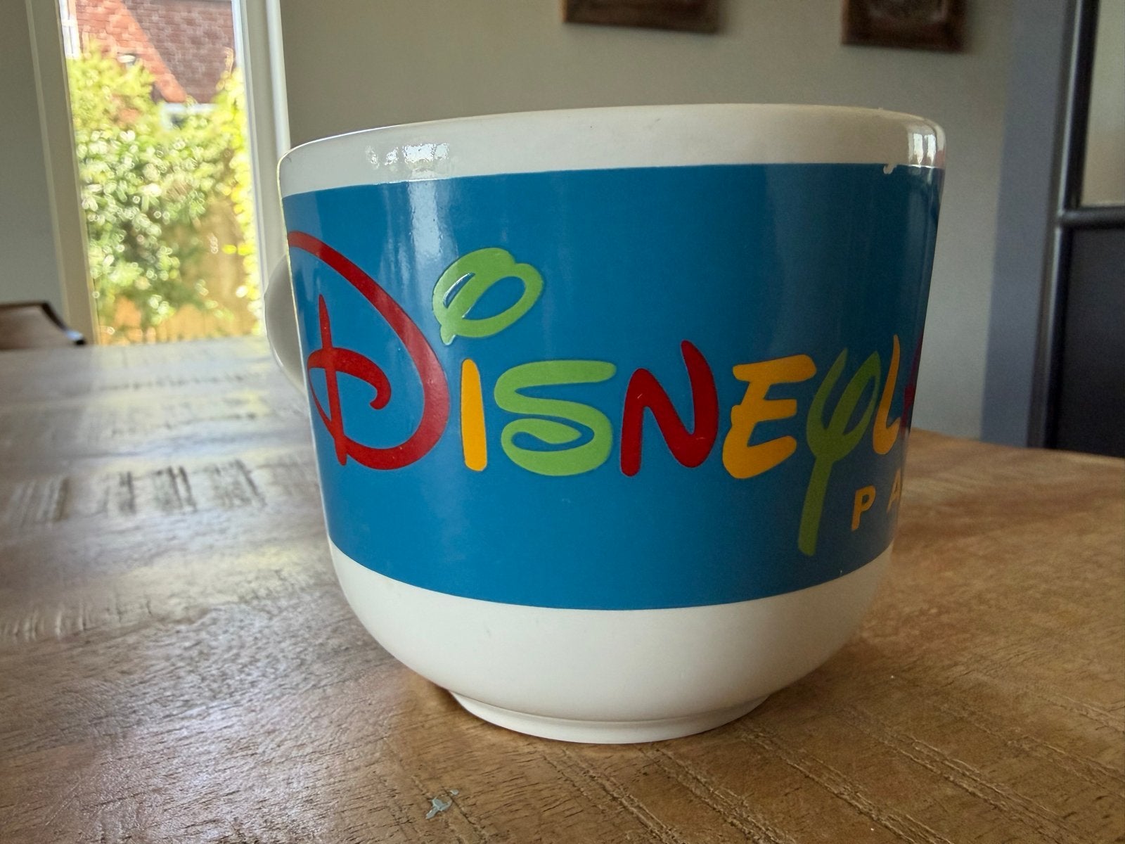 Grote Disney mok met Mickey Mouse - Disneyland Parijs, Verzamelen, Disney, Ophalen of Verzenden, Mickey Mouse, Gebruikt, Servies