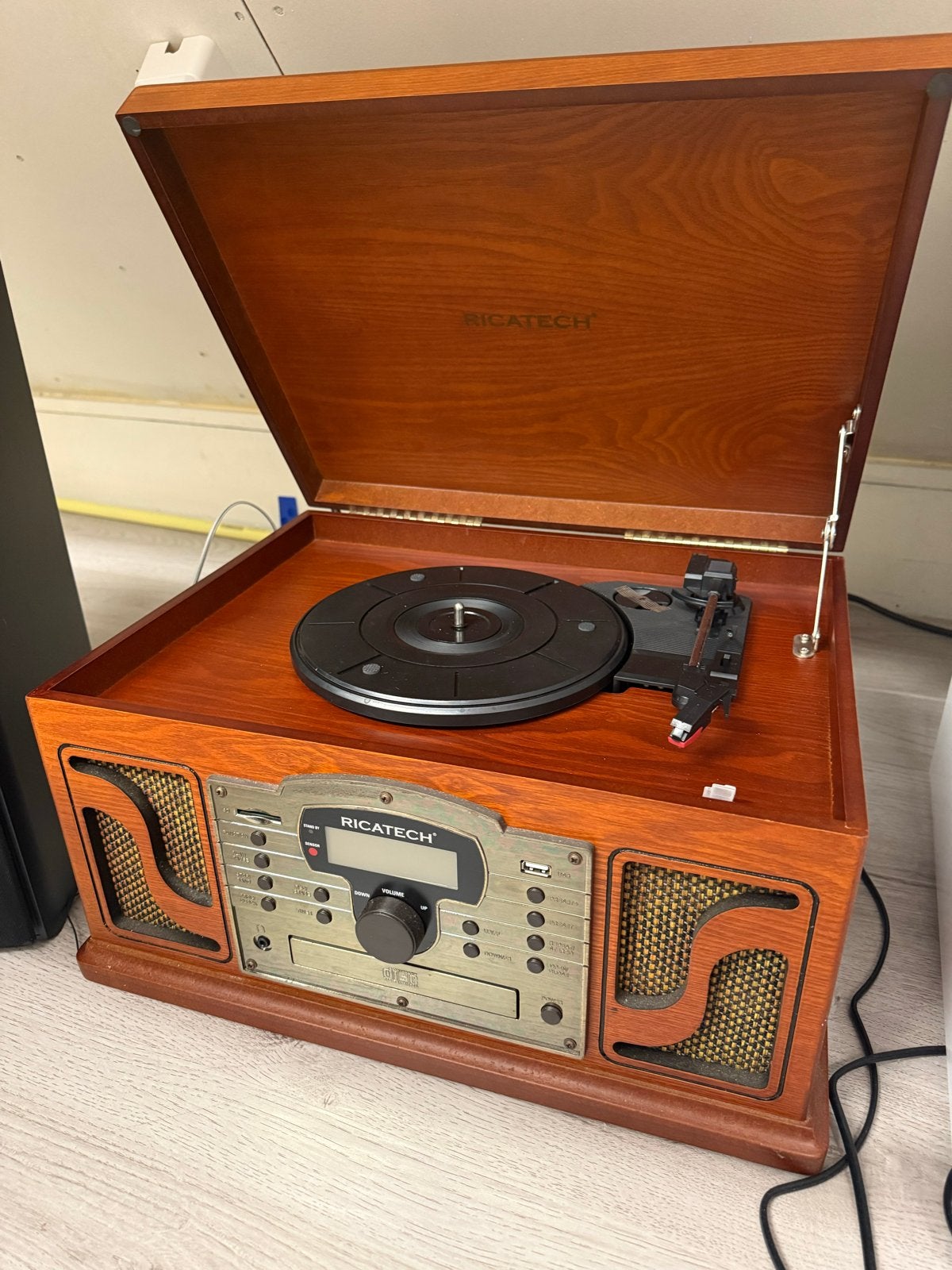Ricatech Platenspeler met CD, Radio en USB - Zo goed als nie, Zo goed als nieuw, USB-aansluiting, Platenspeler, Ophalen