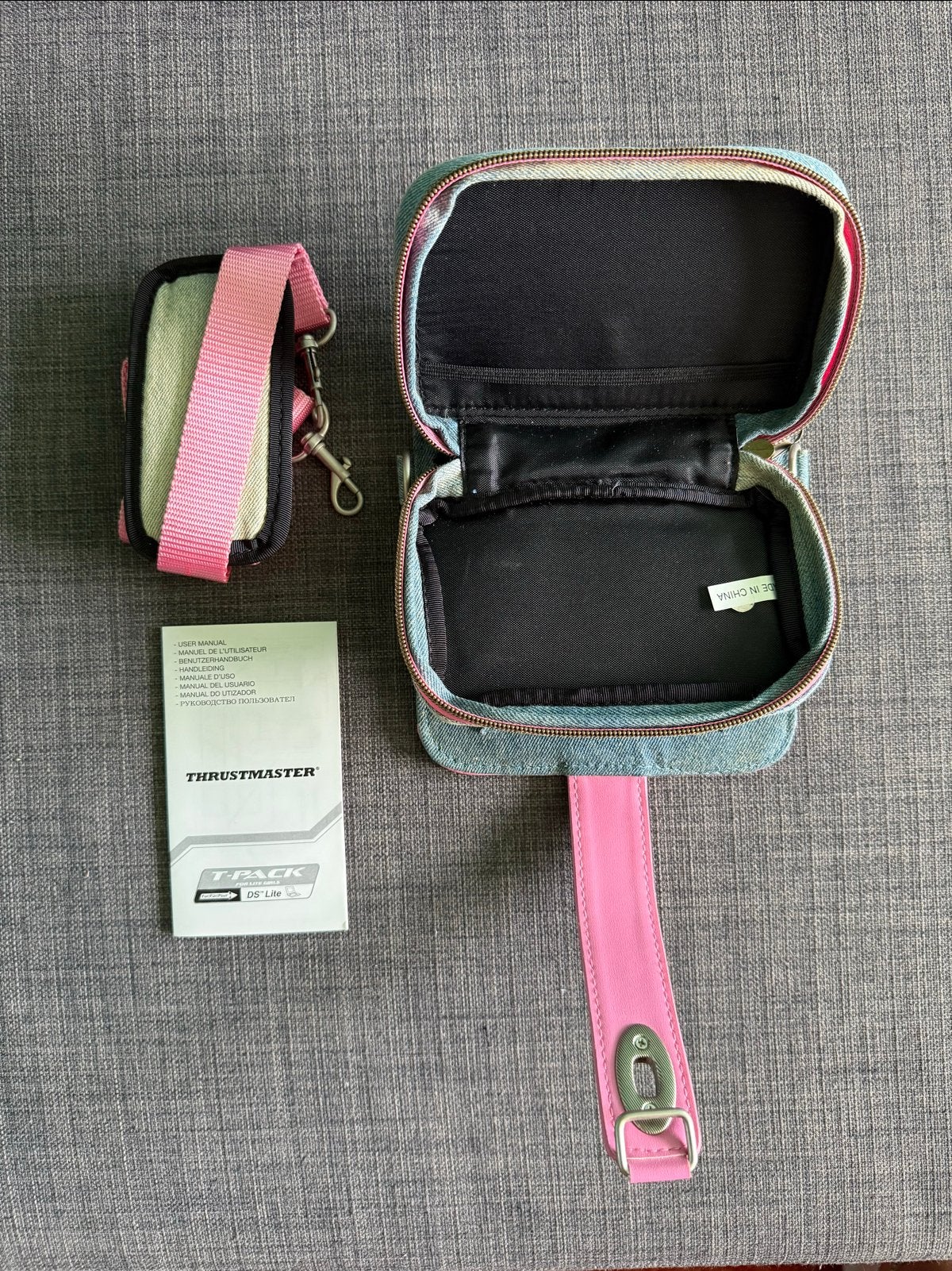 Thrustmaster Nintendo DS Lite hoesje denim roze, Ophalen of Verzenden, Zo goed als nieuw, Roze, Met beschermhoes of tas