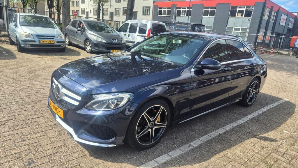 Mercedes c200 amg line s-tronic 9 blauw, Auto's, 1800 kg, 4 cilinders, Blauw, 1365 kg