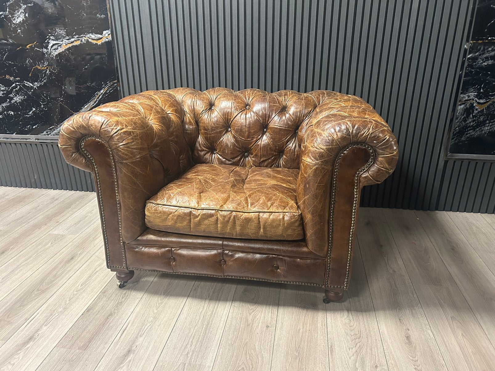 Vintage Industriele Chesterfield Lederen Fauteuil !!, Ophalen of Verzenden, Gebruikt, 75 tot 100 cm, Minder dan 150 cm