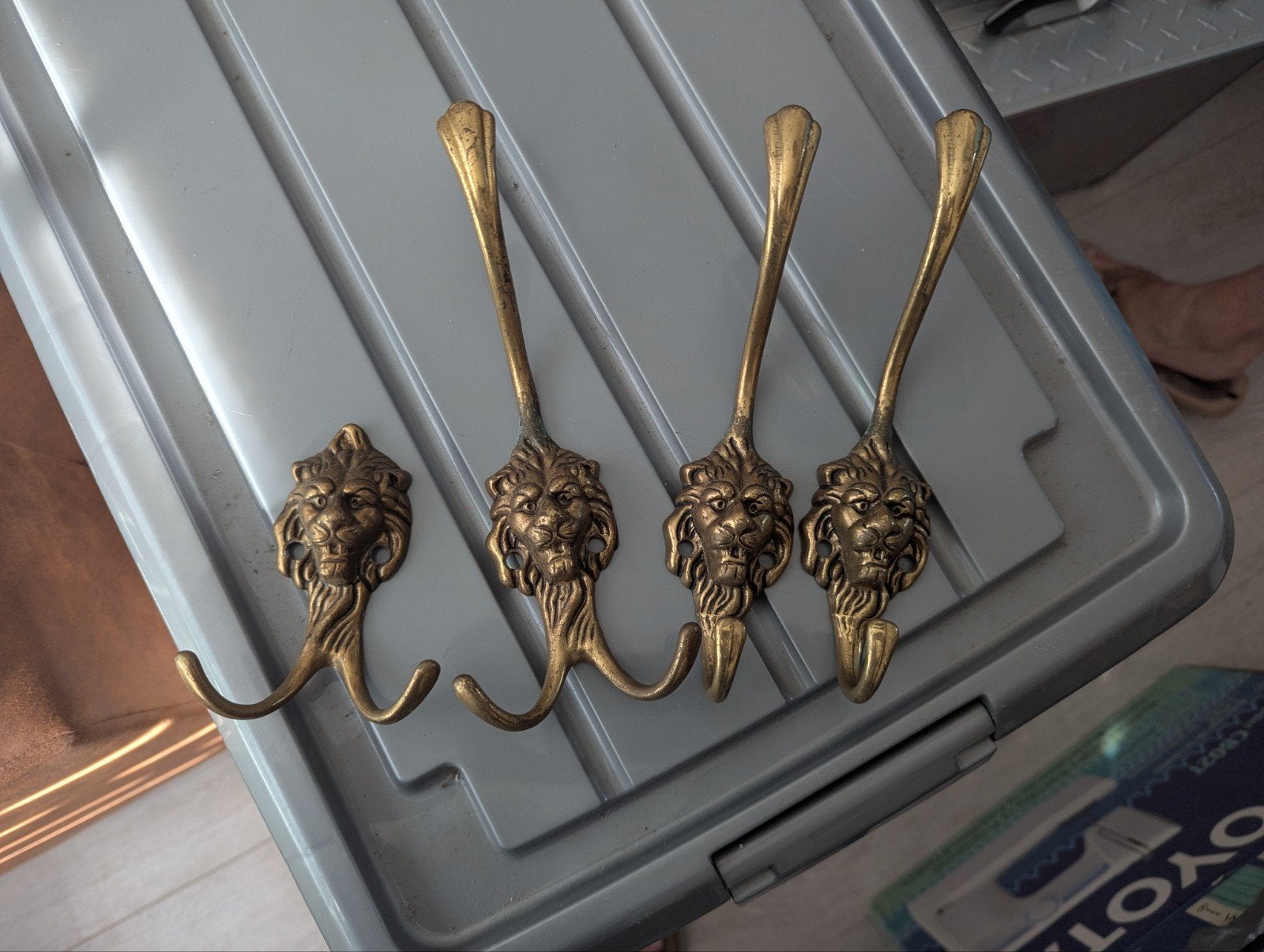 Set van 4 vintage messing leeuwenkop wandhaken, Ophalen, Gebruikt, Wandhaken, Minder dan 100 cm