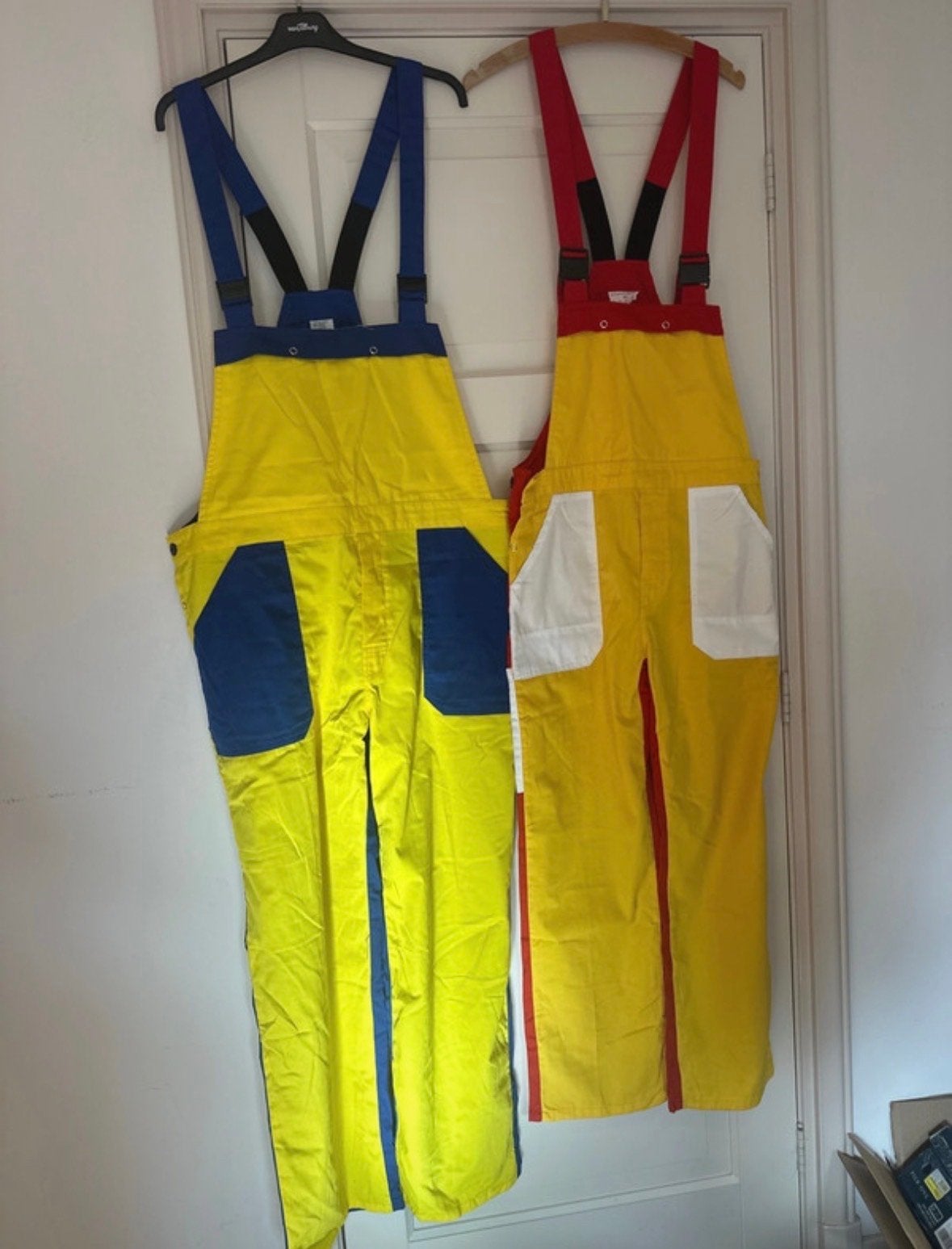 Nieuwe Tuinbroeken - Blauw/Geel (Maat 55) & Rood/Geel (Maat, Ophalen of Verzenden, Zo goed als nieuw, Maat 42/44 (L), Meerkleurig