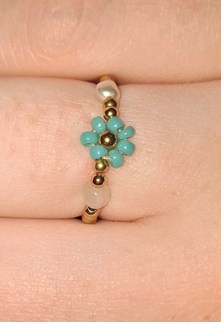 Gouden kralenring met turquoise bloemetje van Kera Bijoux, Ophalen of Verzenden