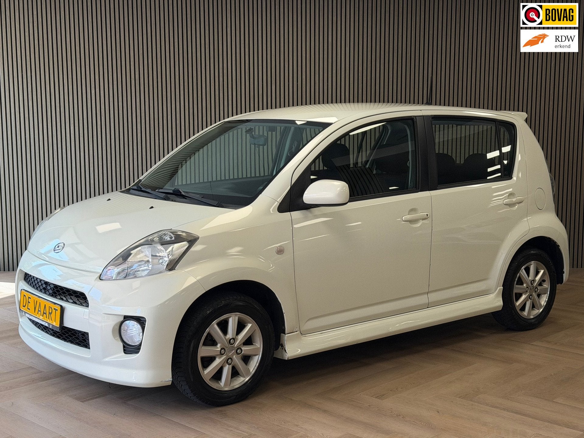 Daihatsu Sirion 2 1.3-16V Supreme AUT., Auto's, Stof, 4 cilinders, Wit, Bedrijf