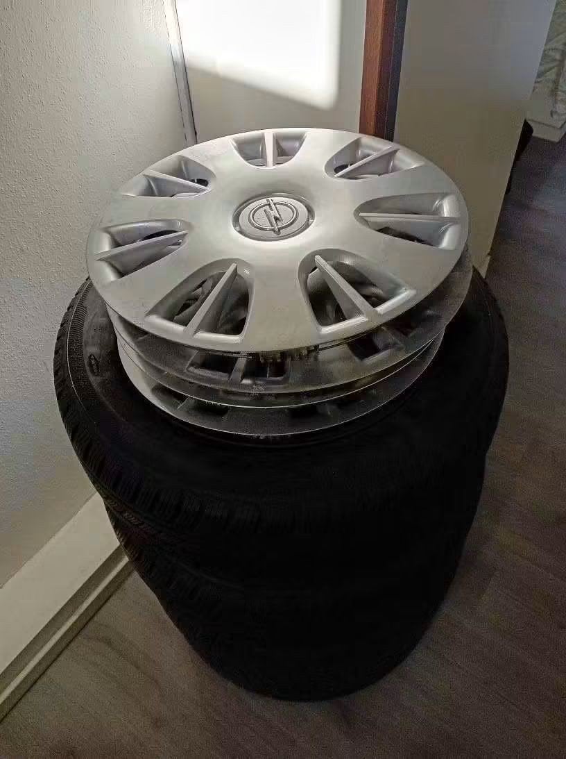 winterbanden op velg afkomstig van Opel corsa 3d, Ophalen, Zo goed als nieuw
