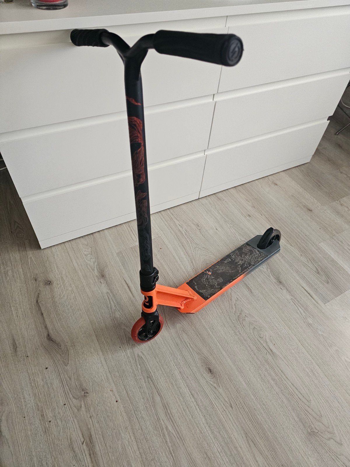 Stuntstep - Oranje en Zwart, Ophalen, Zo goed als nieuw, Gewone step, Decathlon