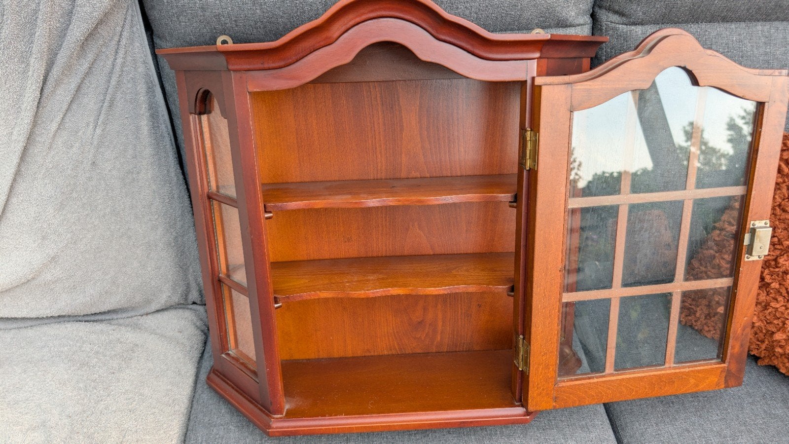 Vintage Houten Wandkastje met Glazen Deurtjes, Ophalen, Gebruikt