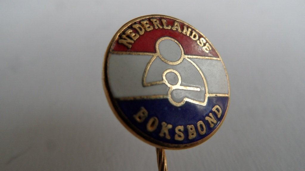 Nederlandse Boksbond speld, geëmailleerd, Verzenden, Gebruikt, Sport, Speldje of Pin