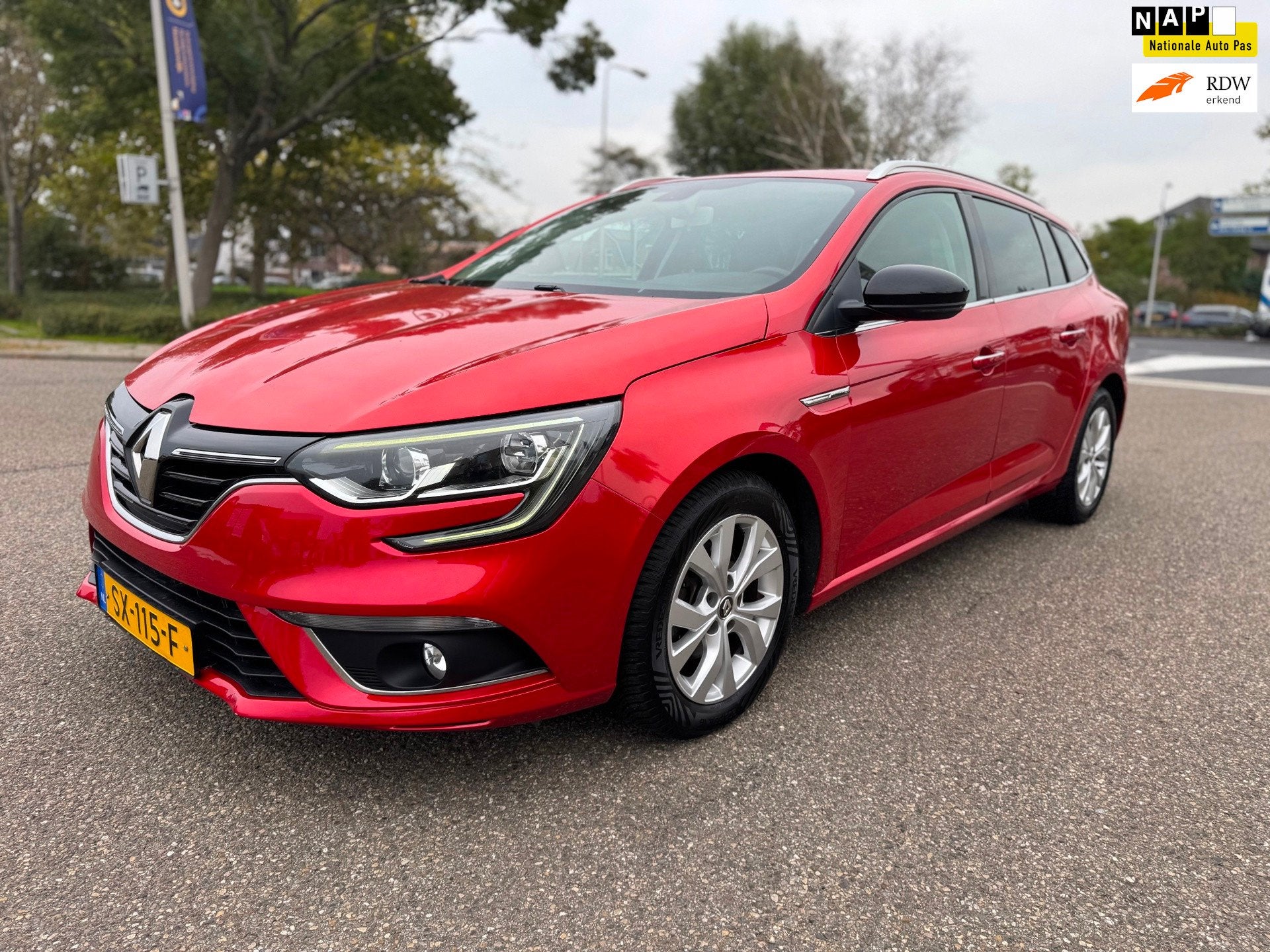 Renault Mégane Estate 1.3 TCe Limited / automaat / navi / c, Dealer onderhouden, Gebruikt, Euro 6, 4 cilinders