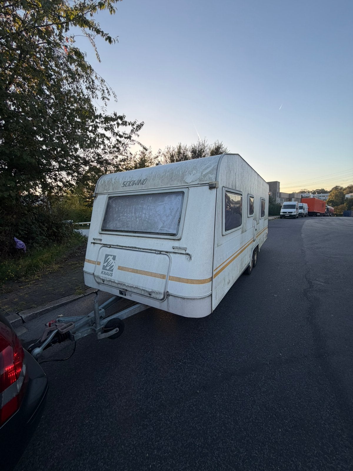 Knaus sudwind 590 stapelbed, tandemasser, 94”, Rondzit, Vast bed, Bedrijf, 5 tot 6 meter