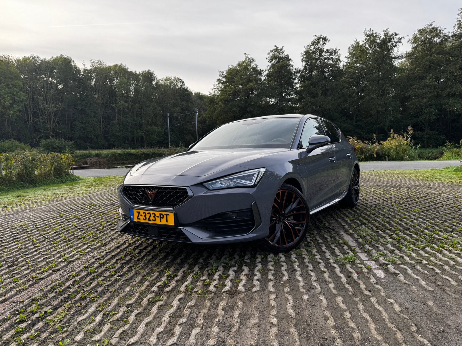 Cupra Leon 1.4 E-hybrid 245pk Copper Edition, Auto's, Zwart, 4 cilinders, Leon, Leder en Stof