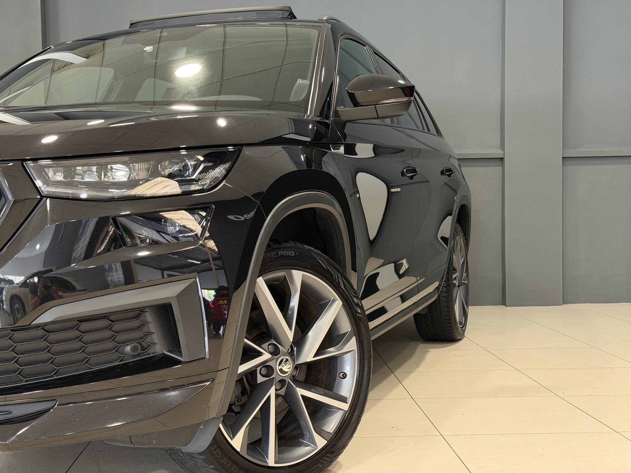 Skoda Kodiaq 1.5 TSI Sportline Business | Trekhaak | Panoram, Auto's, 4 cilinders, 150 pk, Zwart, Bedrijf