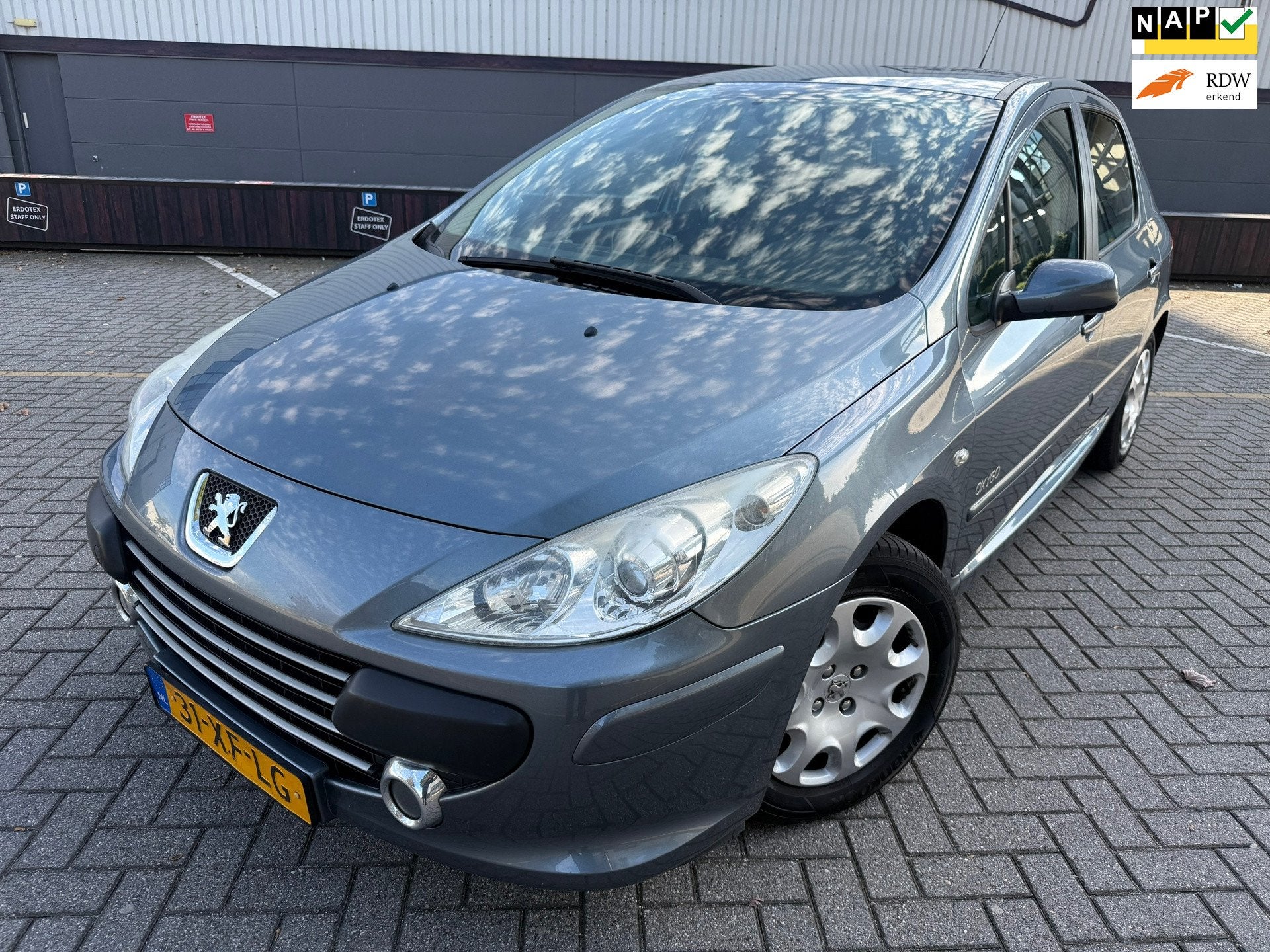 Peugeot 307 1.6-16V Oxygo*AIRCO*APK*NAP*ELKT-RAAM*CRUISE*TER, Voorwielaandrijving, Gebruikt, 4 cilinders, 635 kg