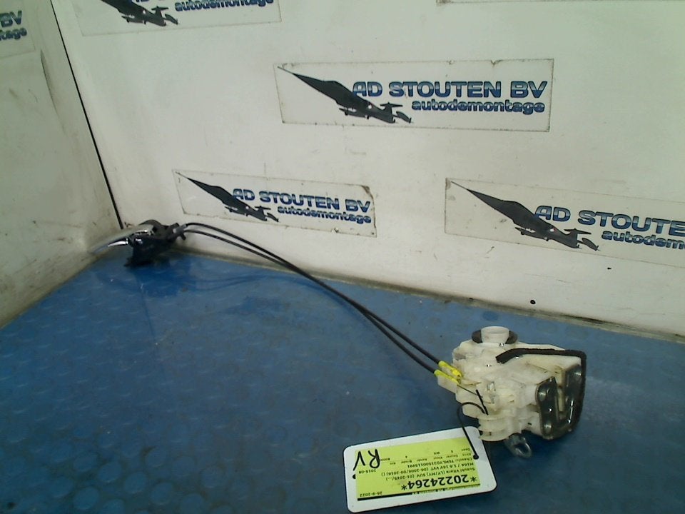 Portierslot Rechts Voor Suzuki Vitara (LY/MY) 8220154P30, Gebruikt, Suzuki Deutschland GmbH, Kontakt@suzuki.de, Suzuki-Allee 7, Bensheim 64625, , Duitsland