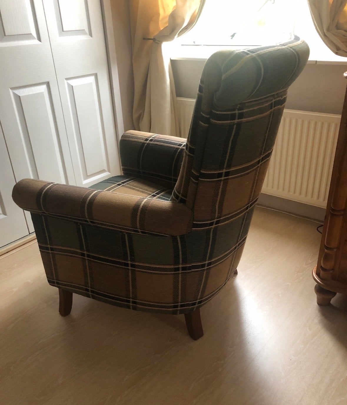Geruite fauteuil - Comfortabele stoel met armleuningen, Huis en Inrichting, Fauteuils, Ophalen, Gebruikt, Minder dan 75 cm, 75 tot 100 cm