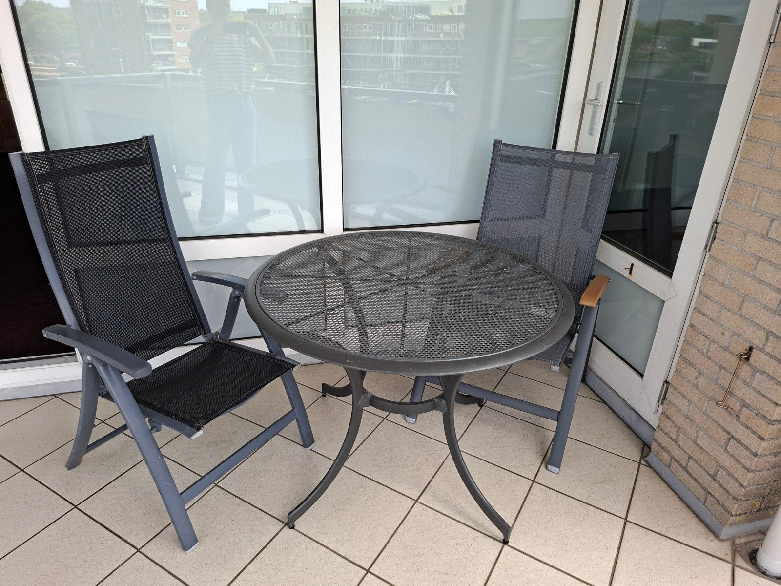 Balkonset: 2-5 inklapbare stoelen en tafel (grijs), Ophalen, Gebruikt, Metaal, Inklapbaar